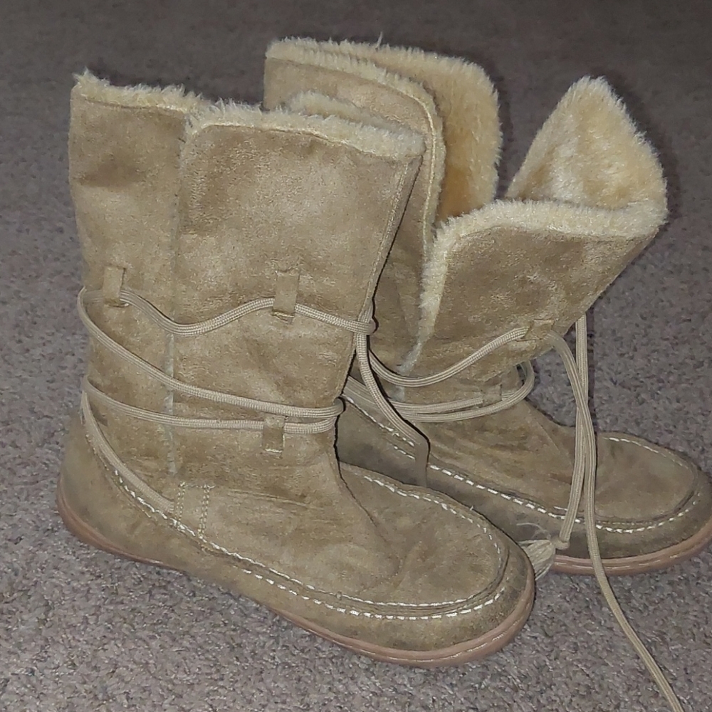 Fur-lined boots